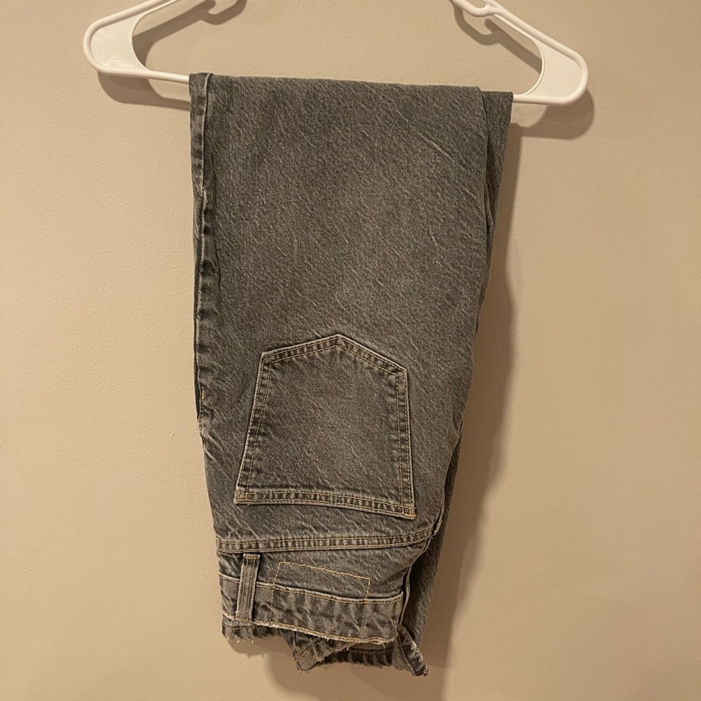 Cute Zara jeans never worn !! Two tips at knee